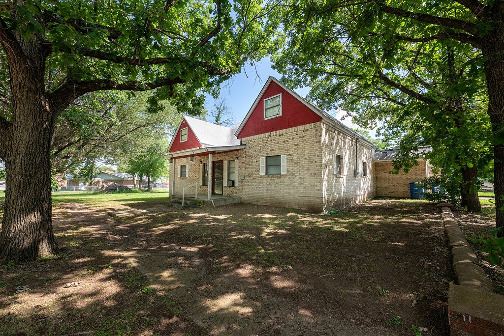 318 W Ross Street Gorman TX 76454
