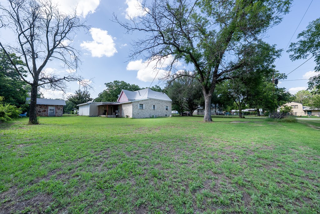 318 W Ross Street Gorman TX 76454