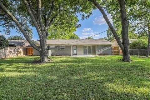 2023 Menefee Street Arlington TX 76010