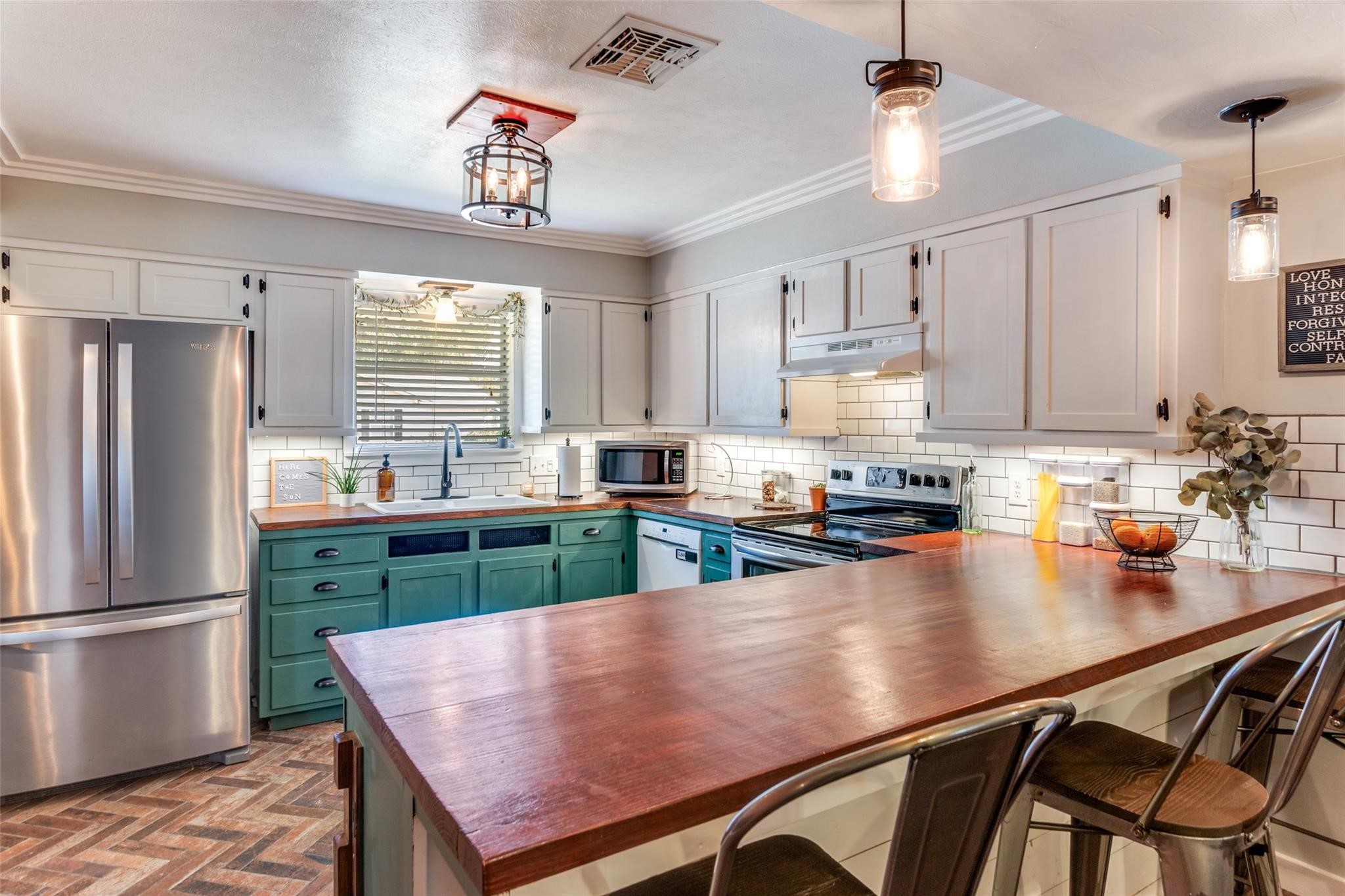 240 Smith Street Burleson TX 76028