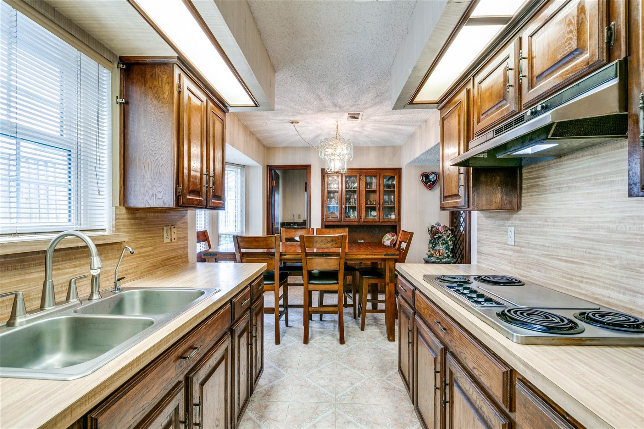 321 Kingsbridge Drive Garland TX 75040