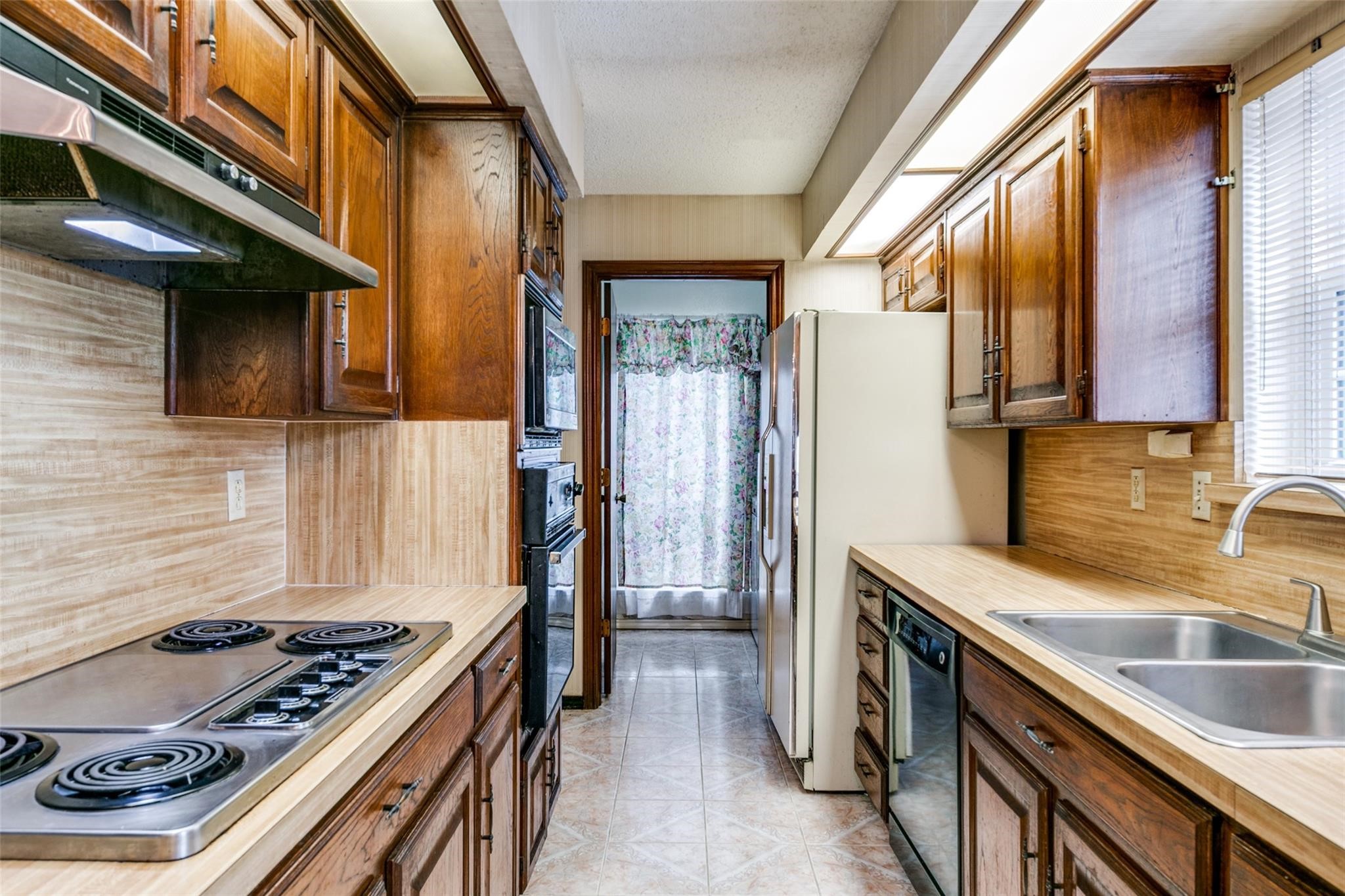 321 Kingsbridge Drive Garland TX 75040