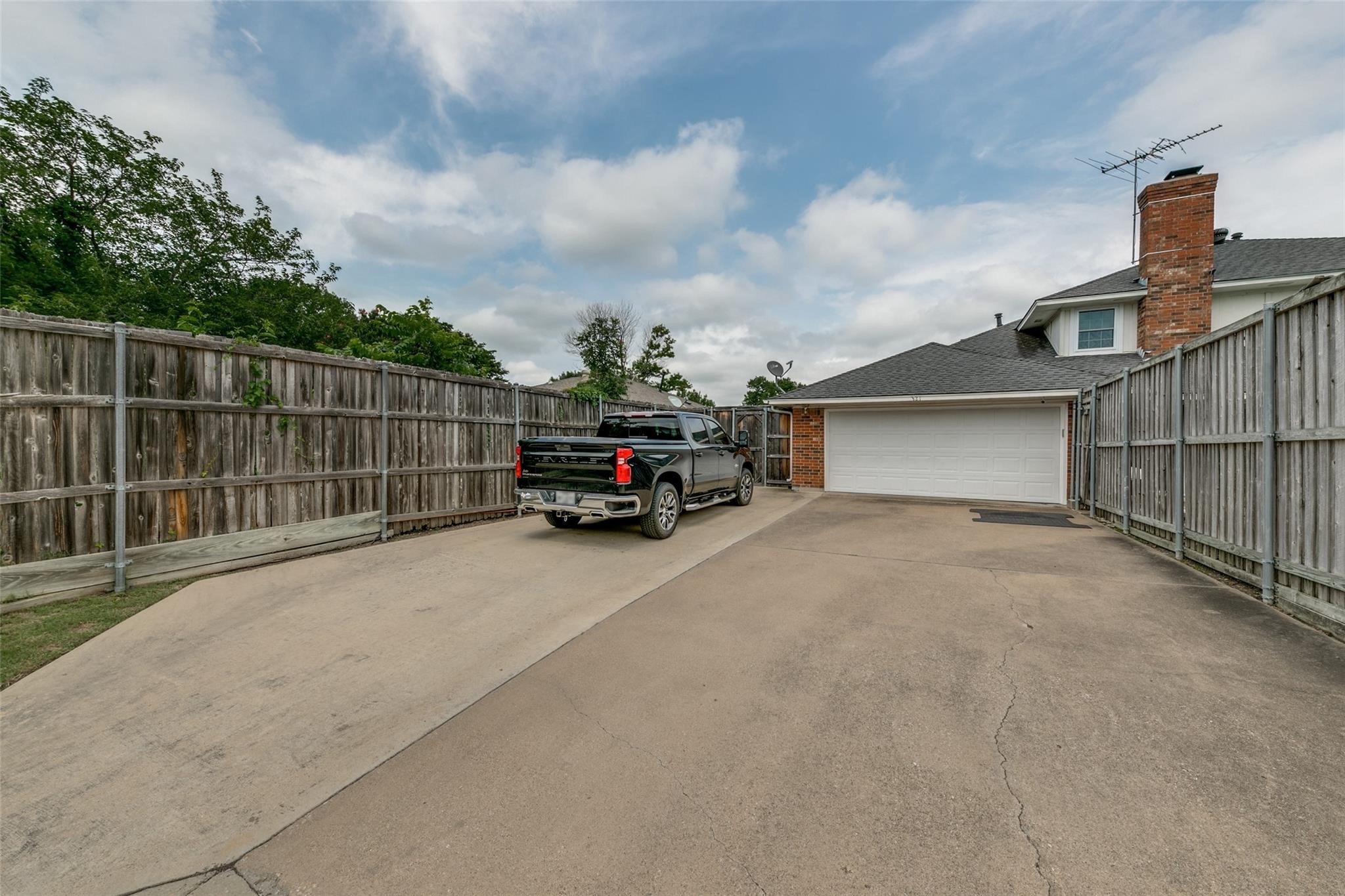 321 Kingsbridge Drive Garland TX 75040