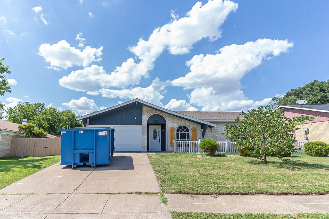 305 Pebblebrook Street Arlington TX 76014
