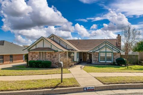 2513 Glenoaks Court Bedford TX 76021