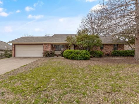 1500 Tobie Layne Street Benbrook TX 76126
