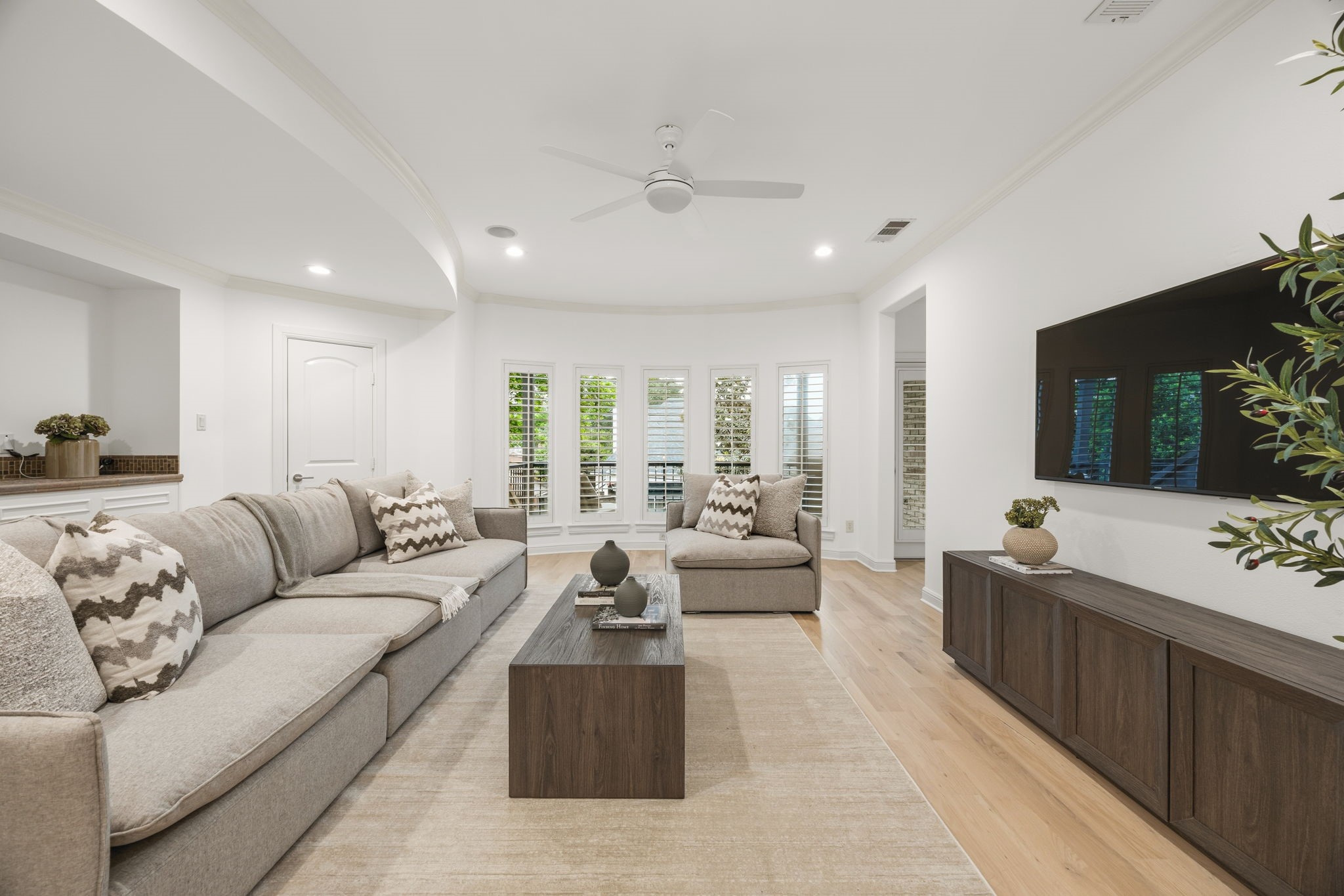 6828 Chevy Chase Avenue Dallas TX 75225