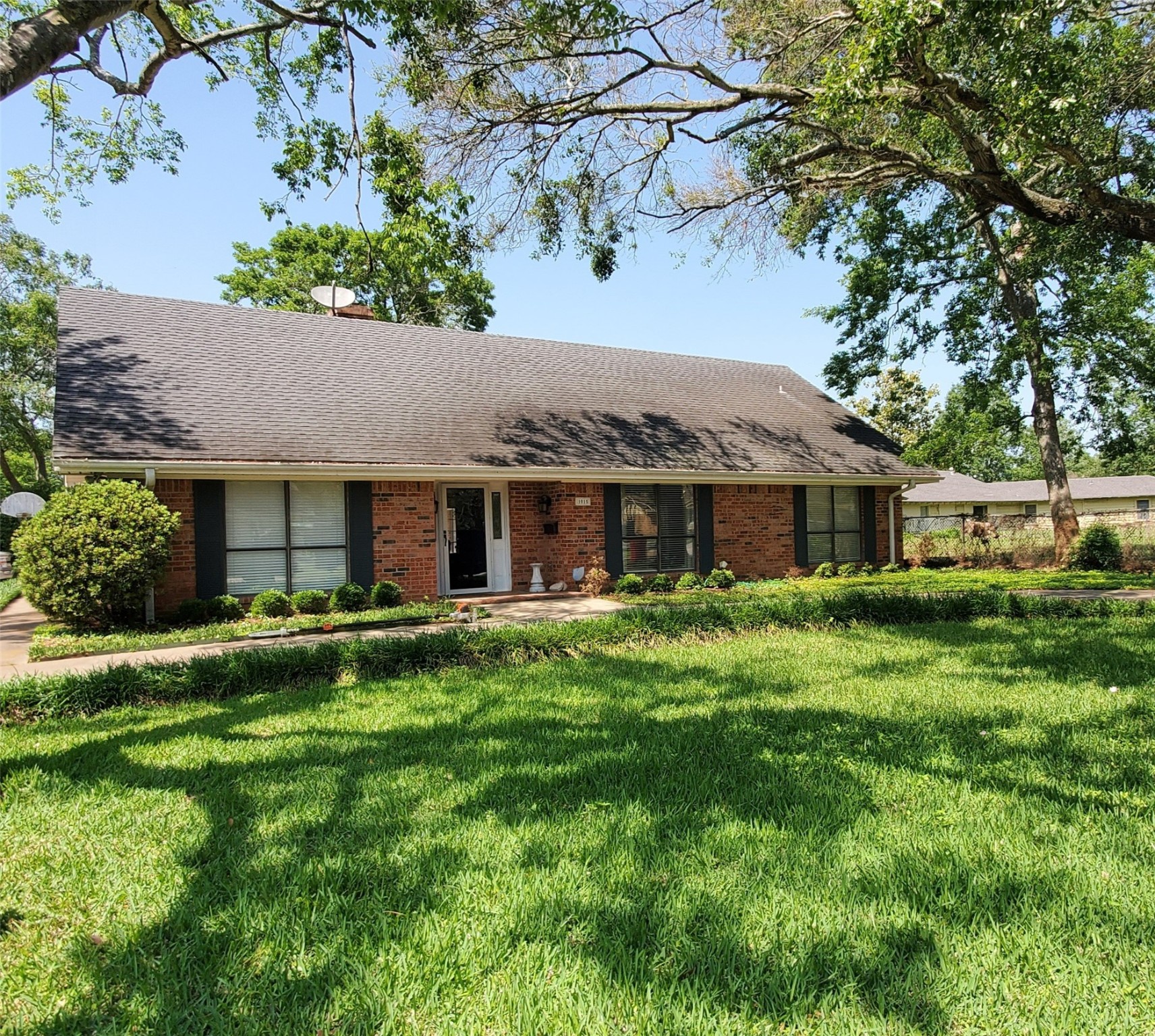 1015 E Hopkins Street Mexia TX 76667