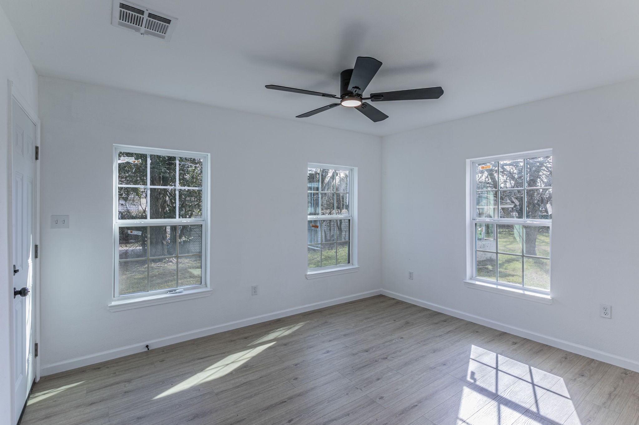 1026 La Clede Street Bellmead TX 76705