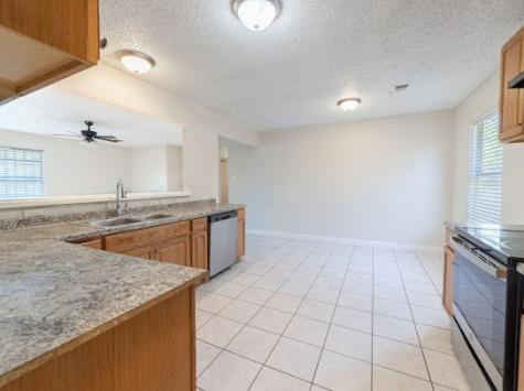 1348 E Maddox Fort Worth TX 76104