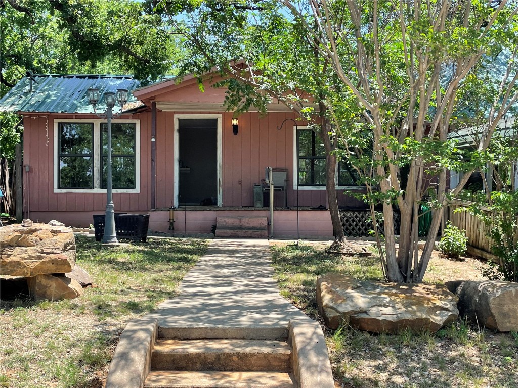 1412 S Lamar Street Eastland TX 76448