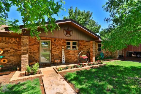 1010 N Cedar Avenue Munday TX 76371