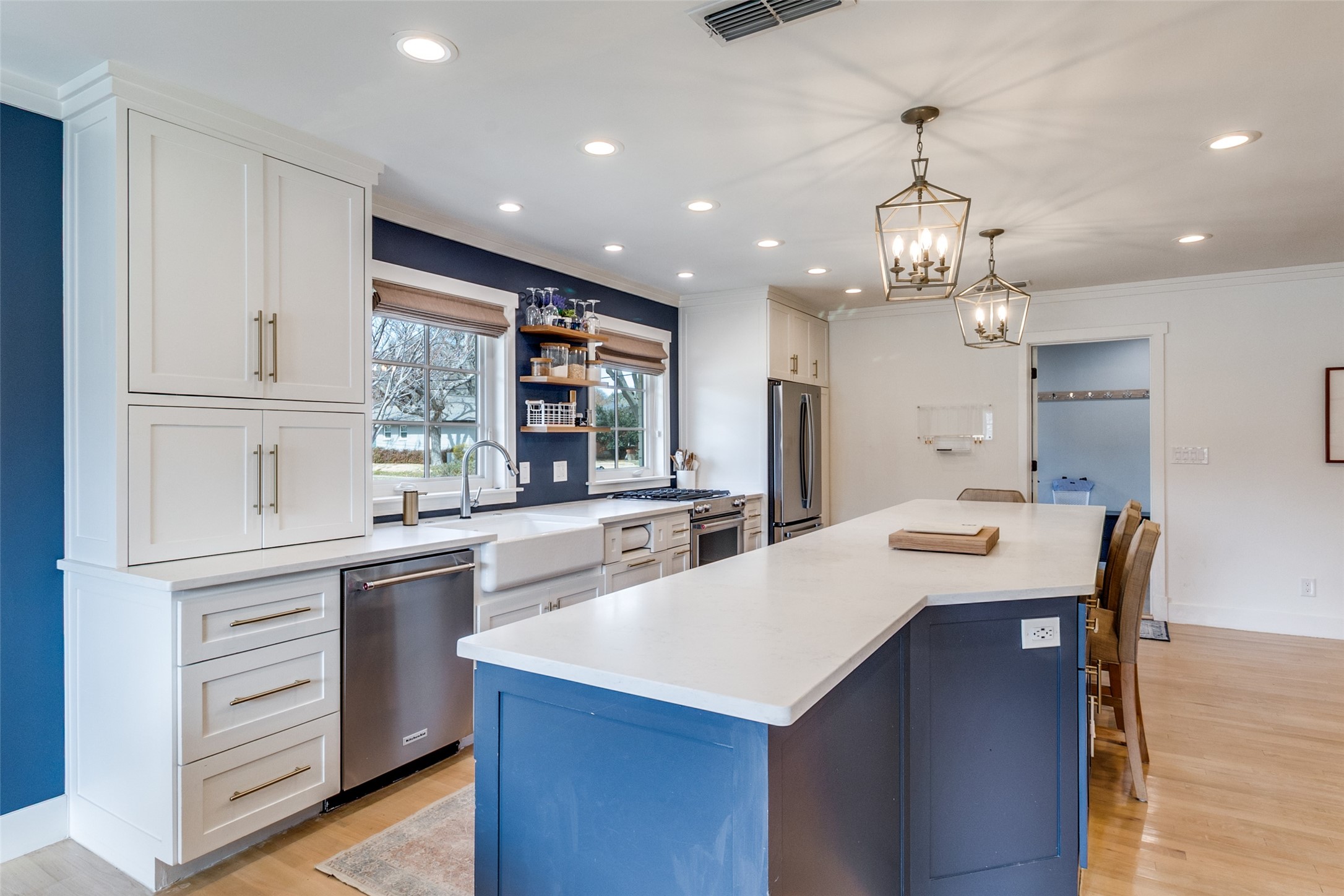 6737 Ravendale Lane Dallas TX 75214