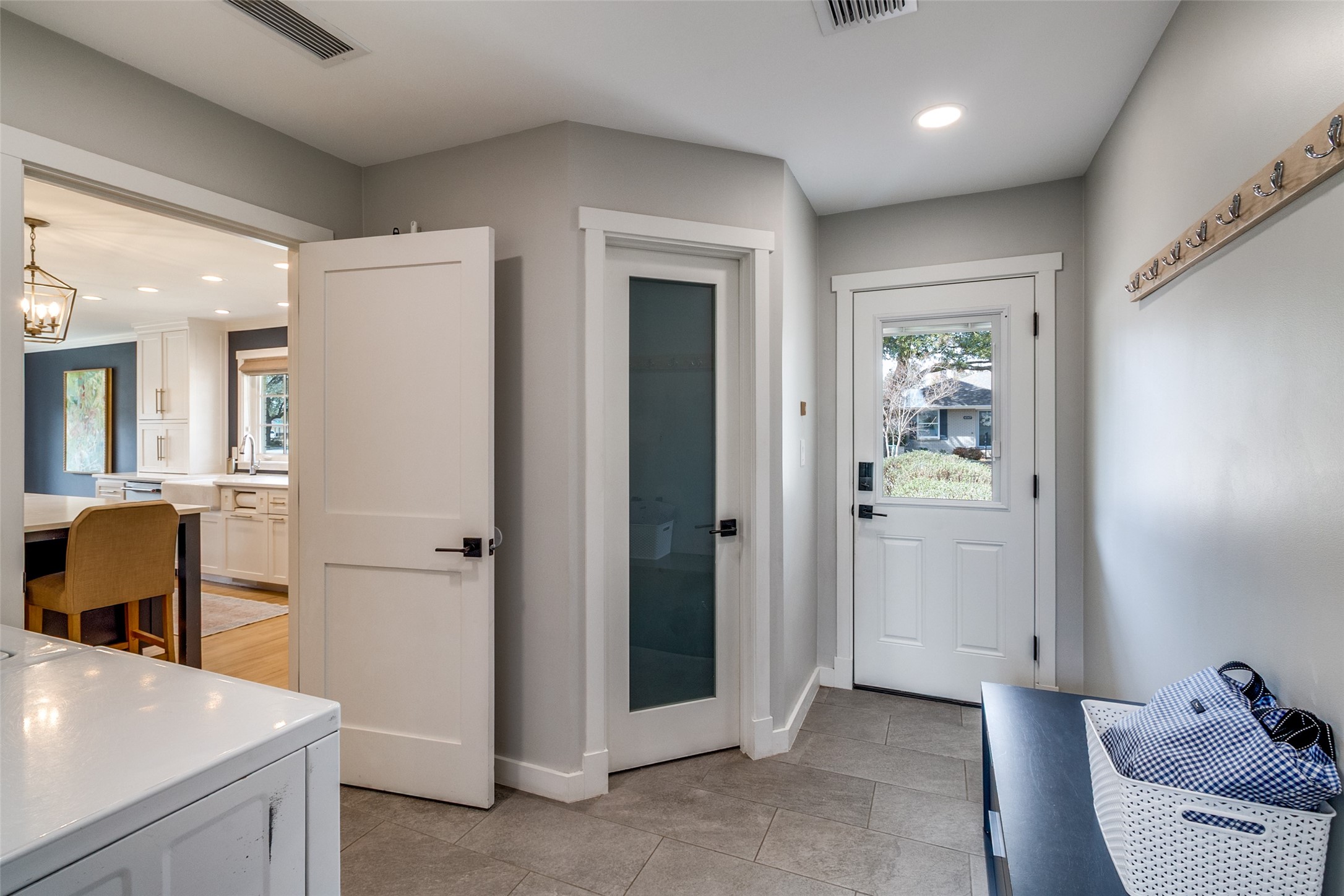 6737 Ravendale Lane Dallas TX 75214