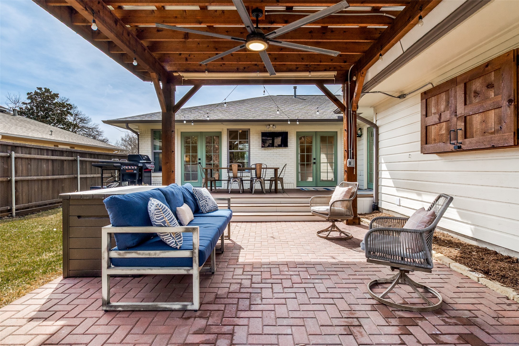 6737 Ravendale Lane Dallas TX 75214