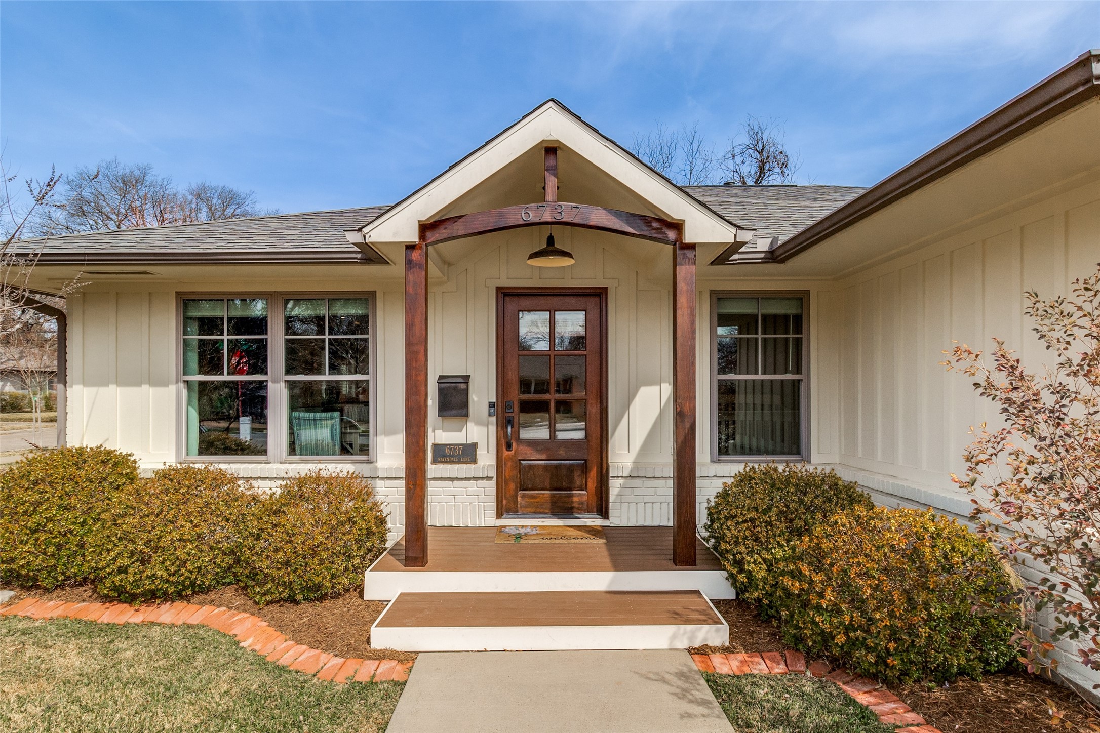 6737 Ravendale Lane Dallas TX 75214