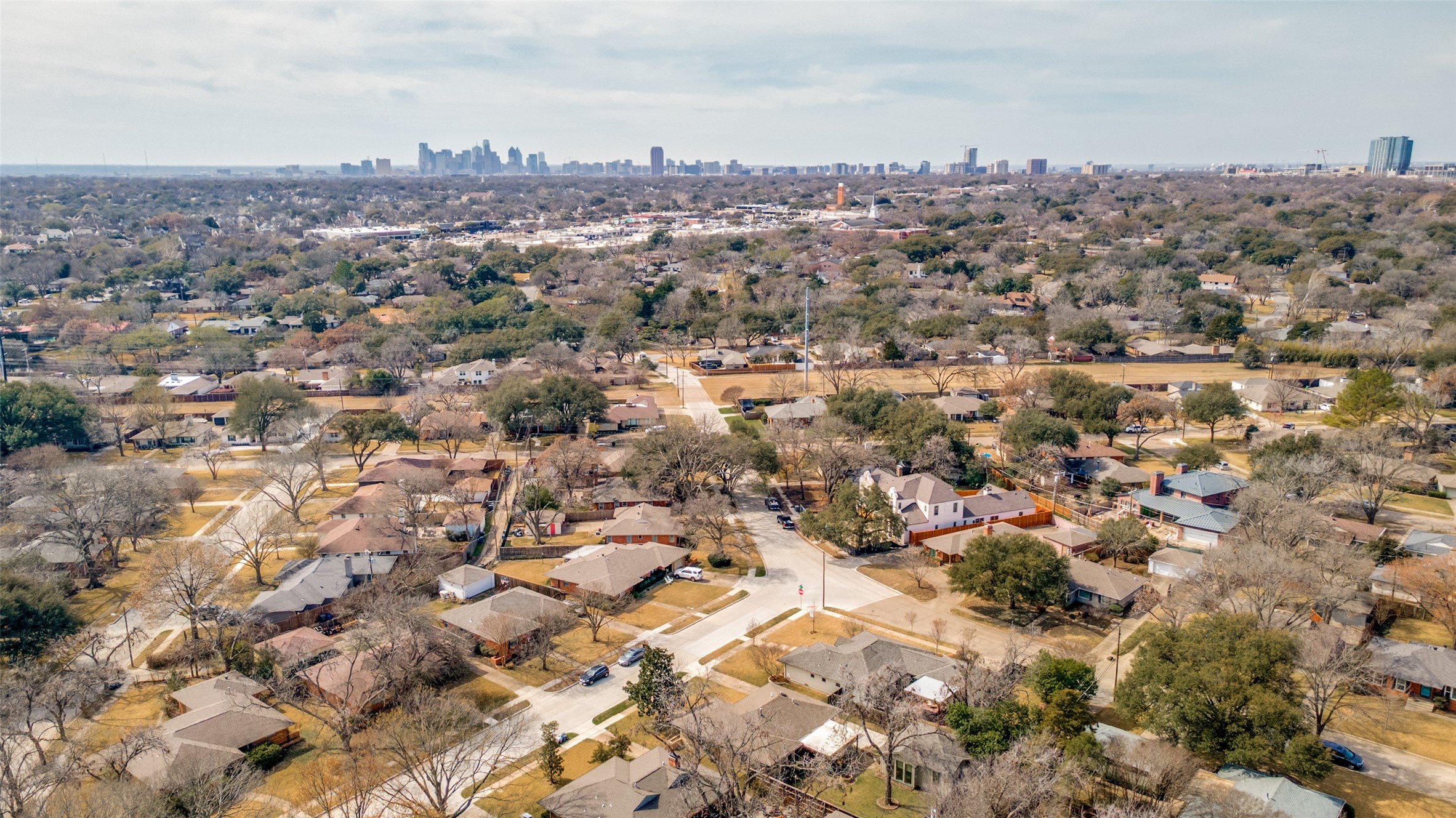 6737 Ravendale Lane Dallas TX 75214