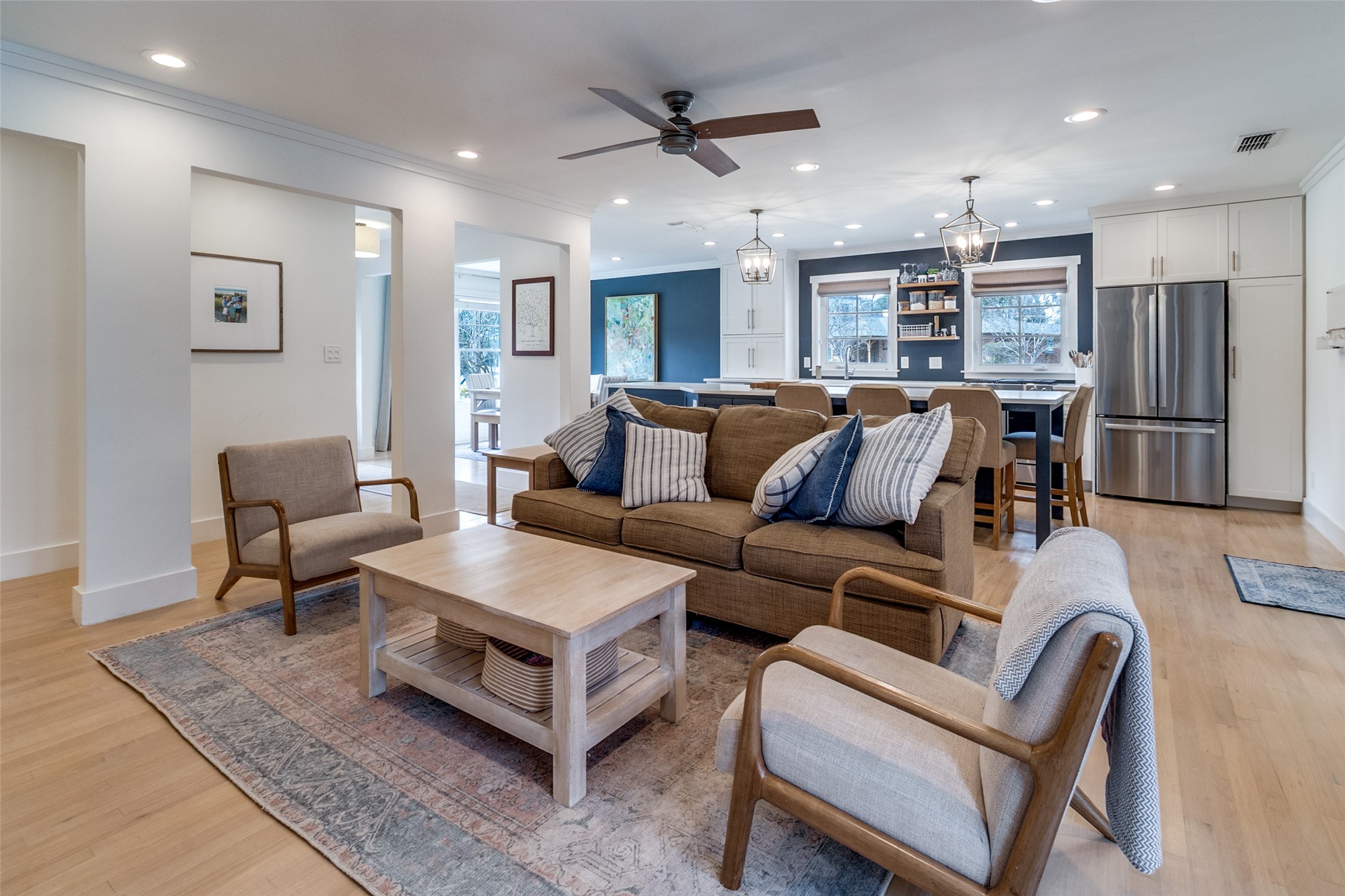 6737 Ravendale Lane Dallas TX 75214