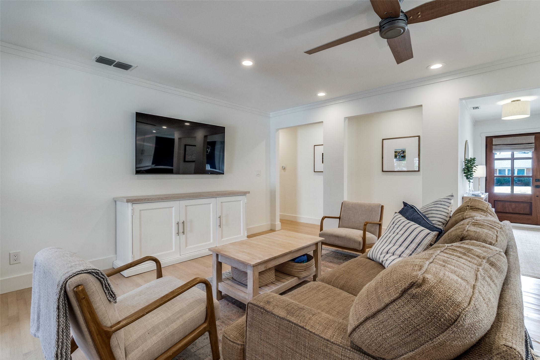 6737 Ravendale Lane Dallas TX 75214