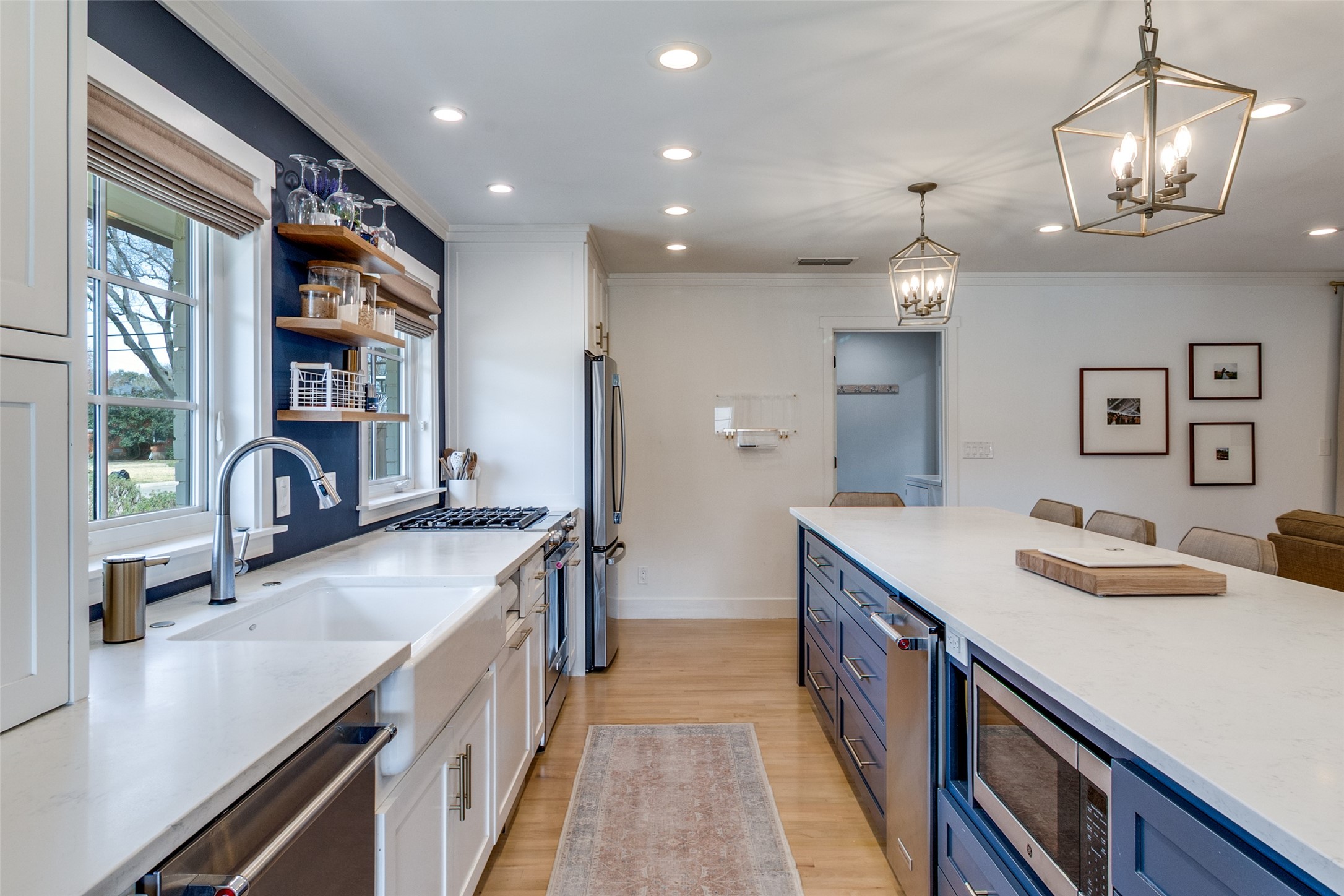 6737 Ravendale Lane Dallas TX 75214