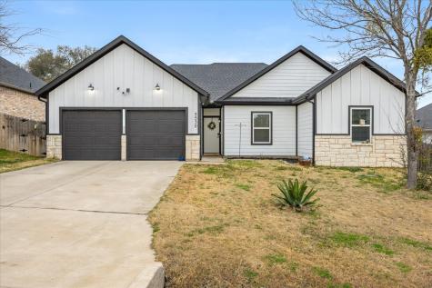 2530 Mercedes Street Granbury TX 76048