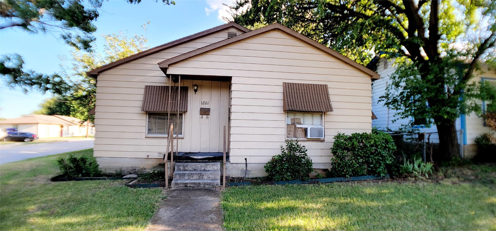 1201 W Beddell Street Fort Worth TX 76115