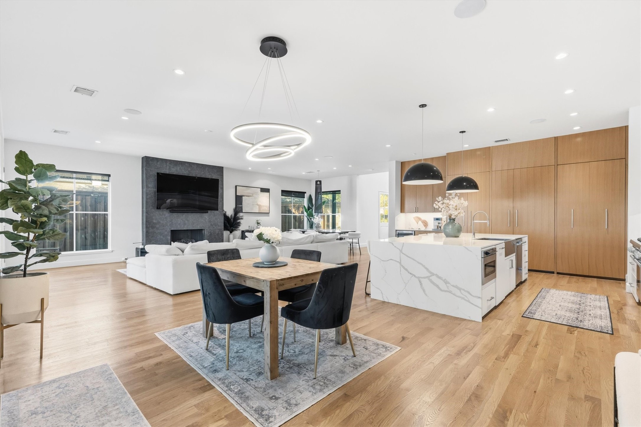 3867 Van Ness Lane Dallas TX 75220