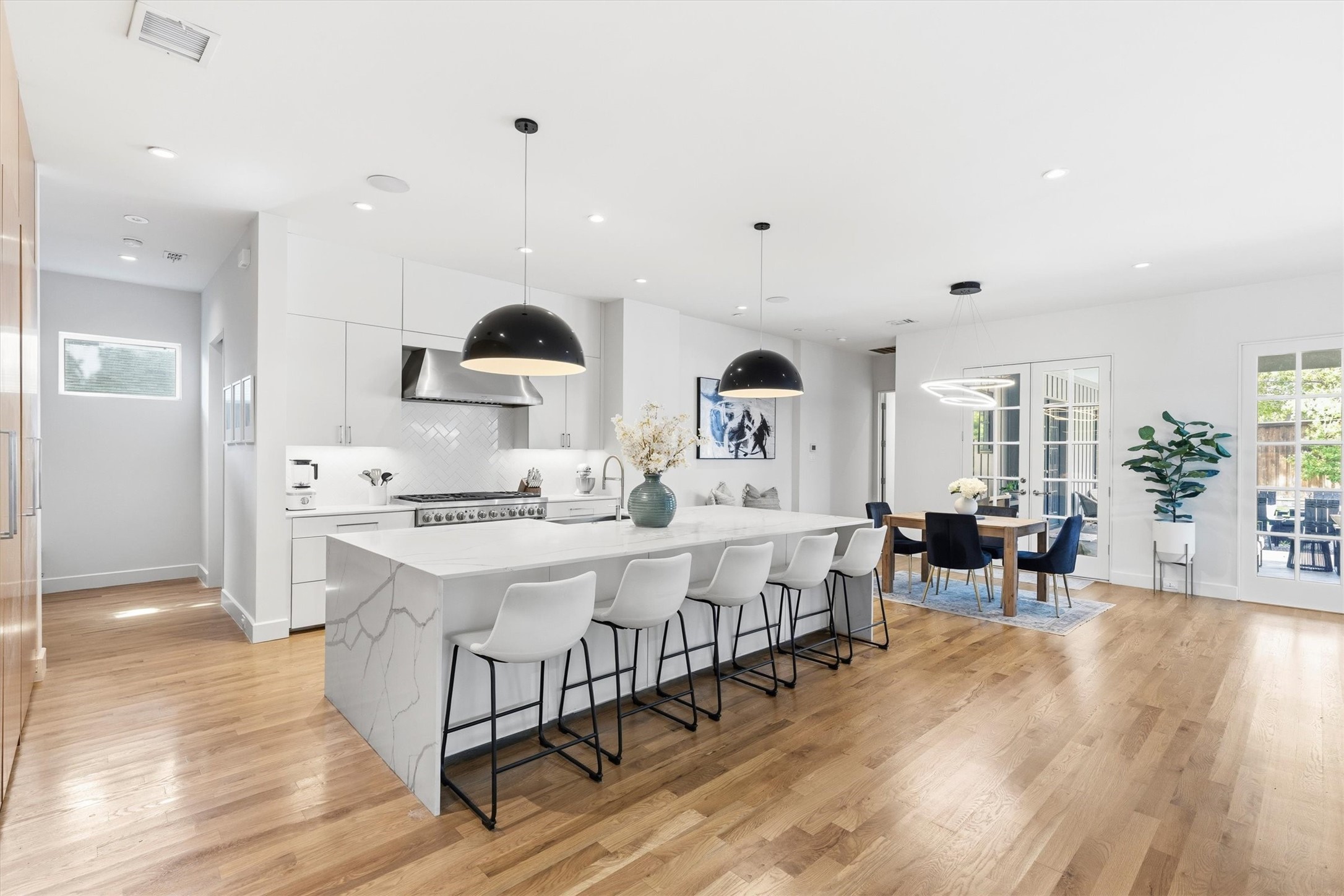 3867 Van Ness Lane Dallas TX 75220
