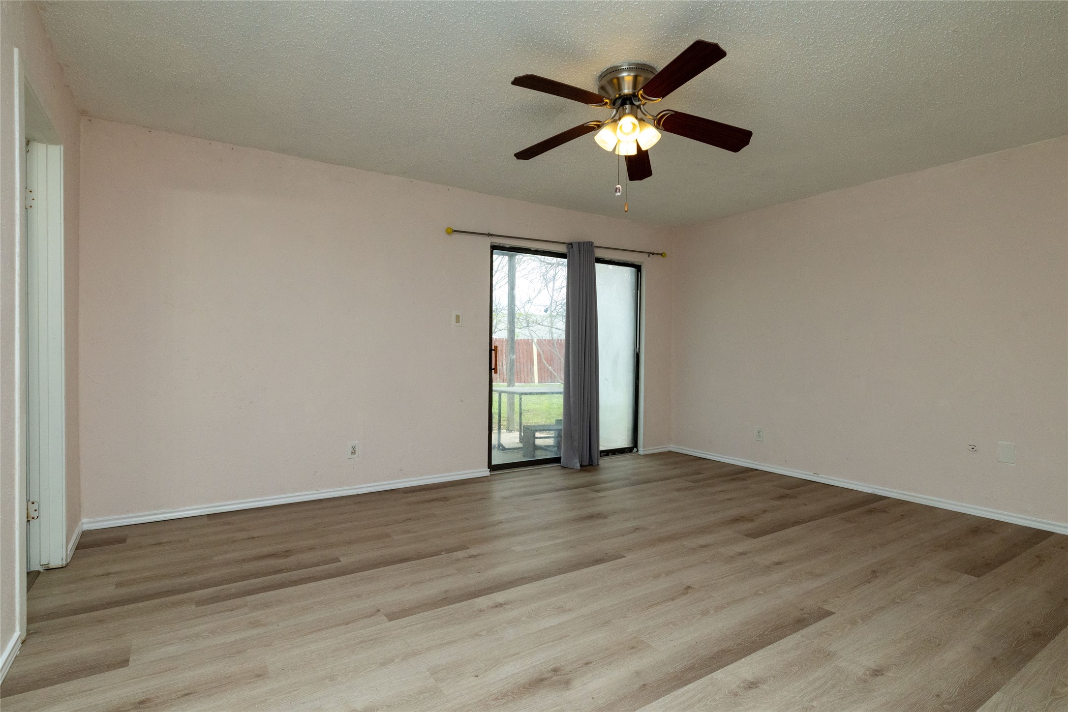 522 Royal Valley Road Grand Prairie TX 75052
