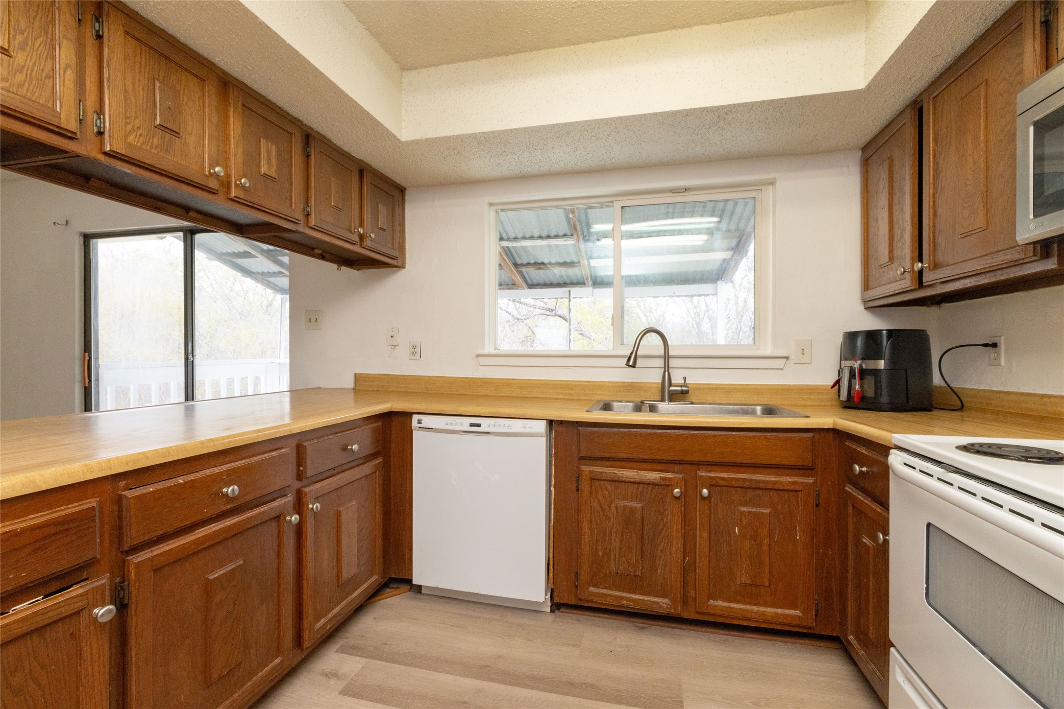 522 Royal Valley Road Grand Prairie TX 75052