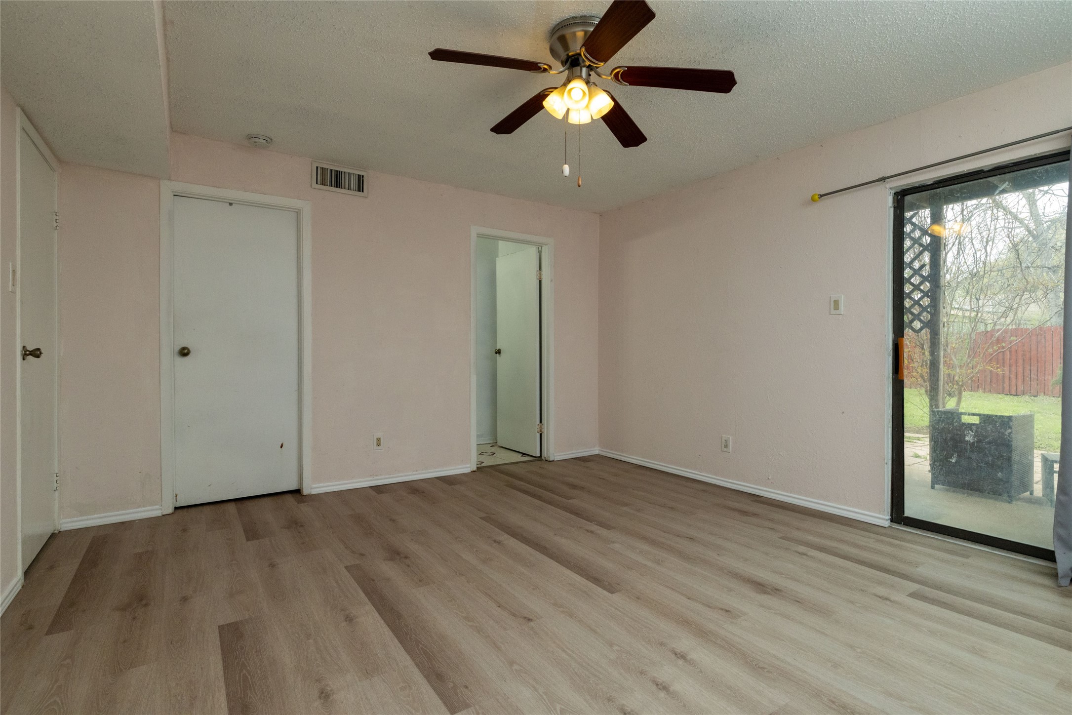 522 Royal Valley Road Grand Prairie TX 75052