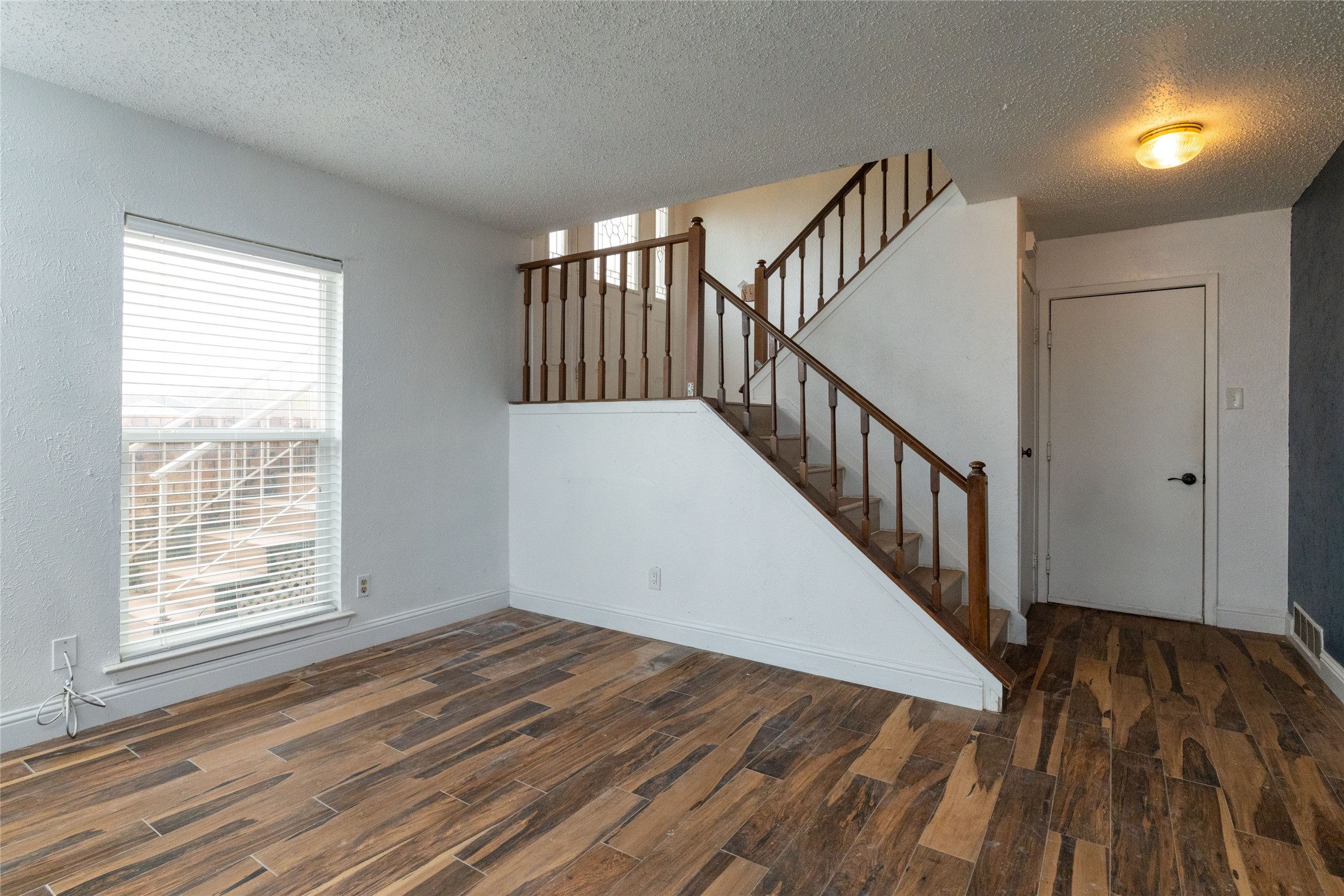 522 Royal Valley Road Grand Prairie TX 75052