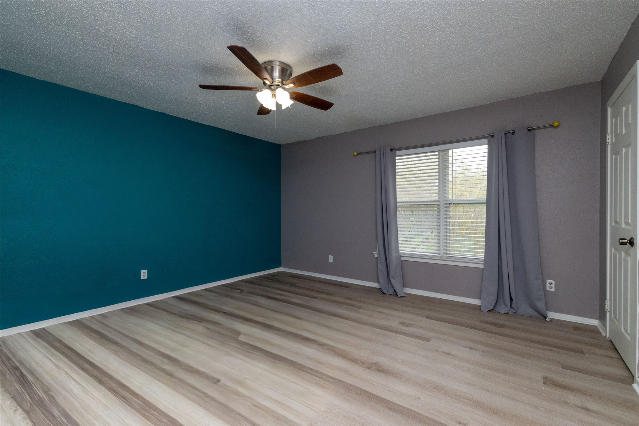 522 Royal Valley Road Grand Prairie TX 75052