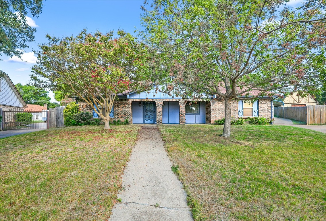 204 Stratford Court Hurst TX 76054