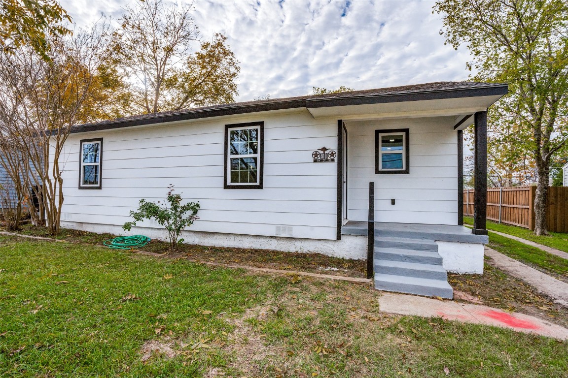 910 SW 3rd Street Grand Prairie TX 75051