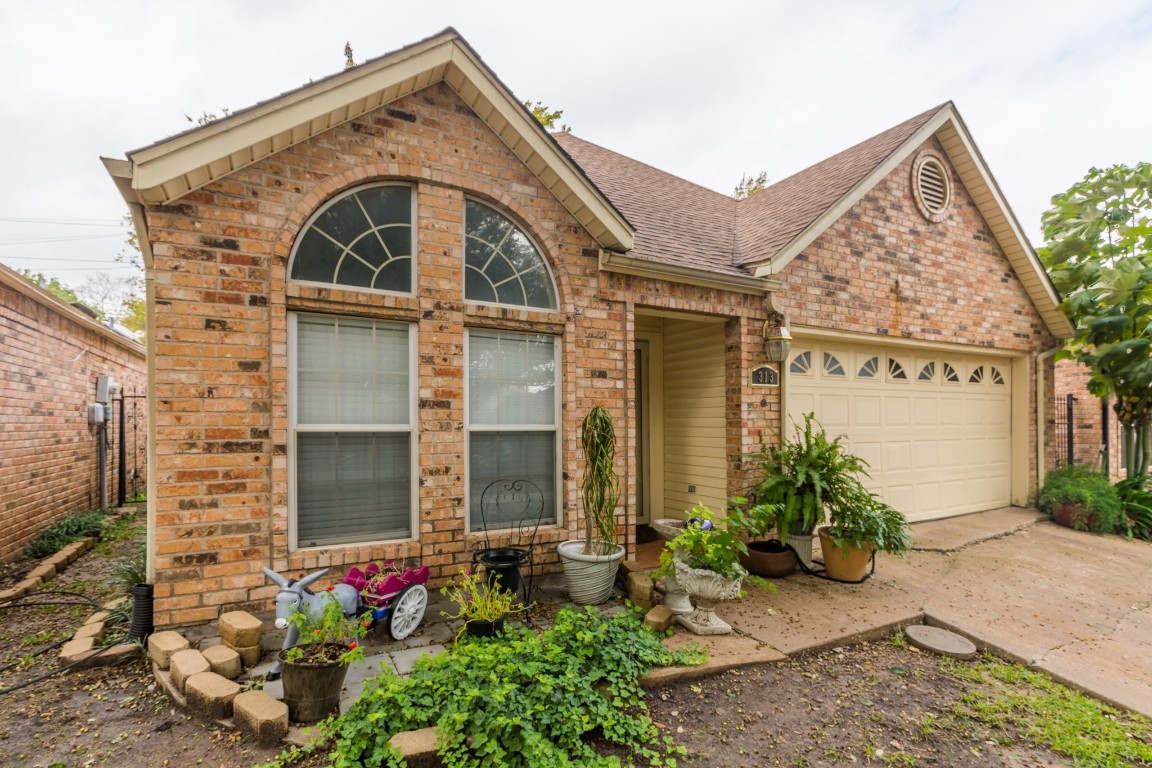 313 Fairhaven Drive Grand Prairie TX 75050