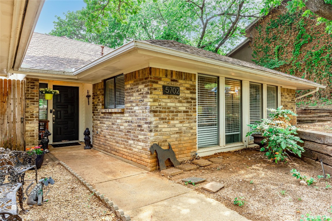 5702 Trails Edge Court Arlington TX 76017