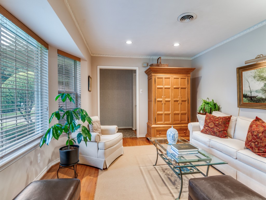 6260 Saratoga Circle Dallas TX 75214
