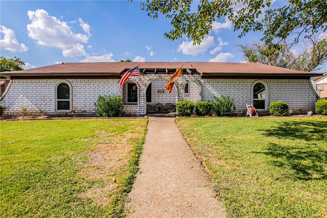 312 Crescent Drive Hewitt TX 76643
