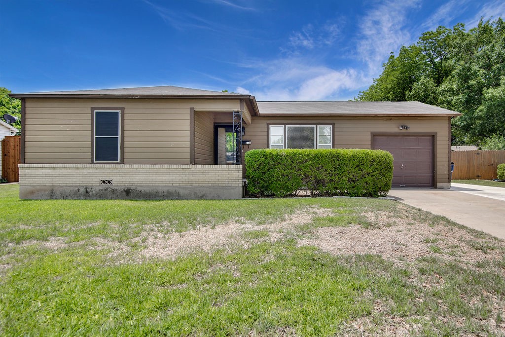 208 SE Newton Drive Burleson TX 76028