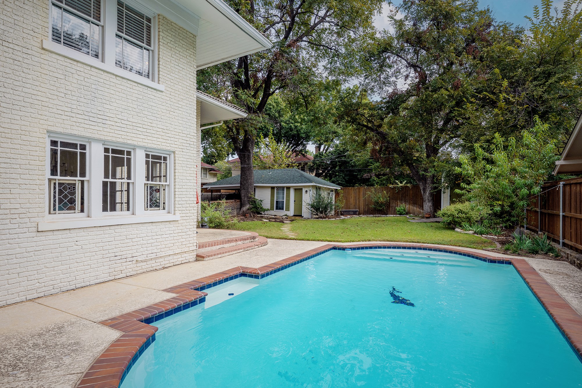 2417 5th Avenue Fort Worth TX 76110
