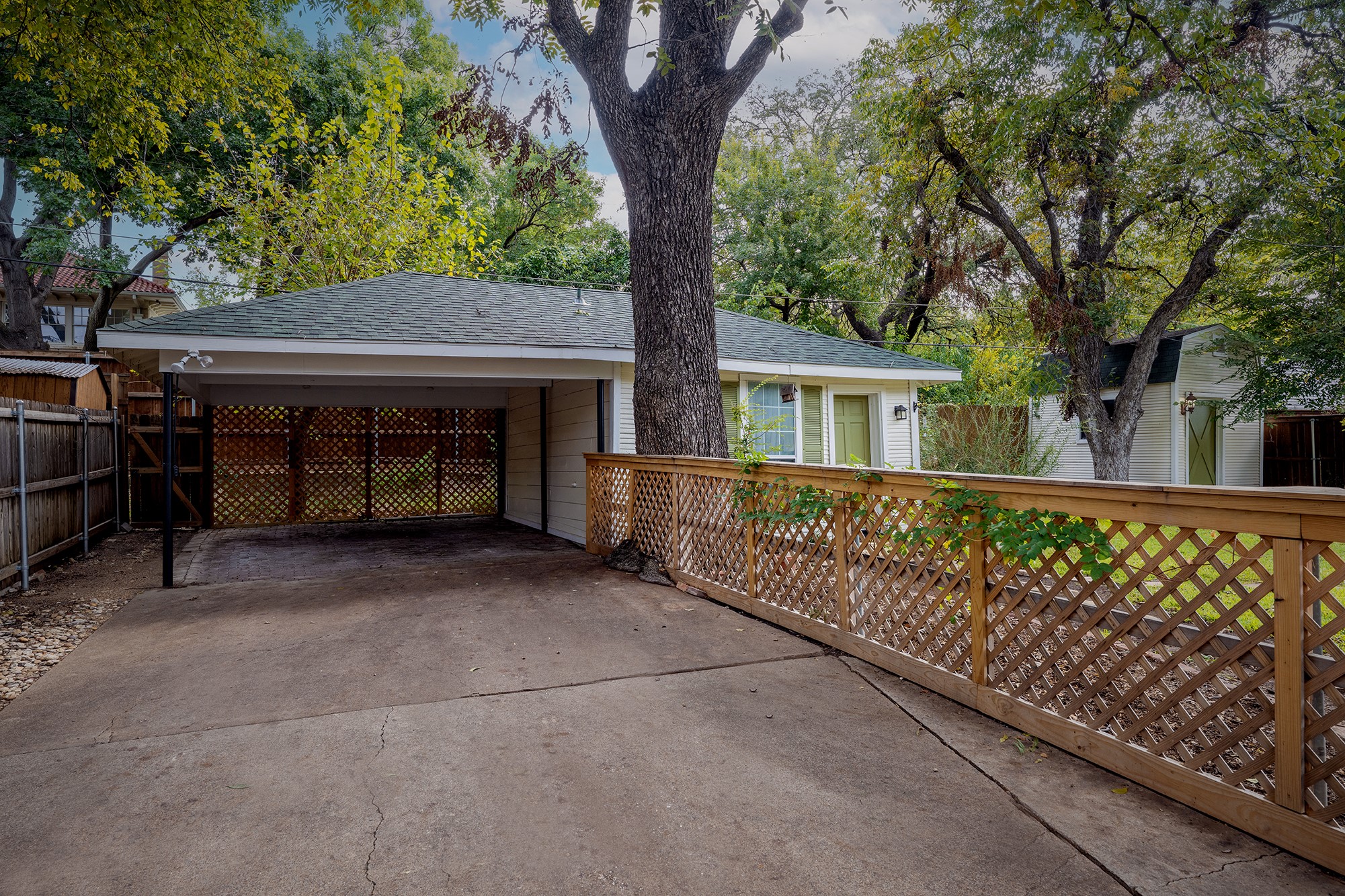2417 5th Avenue Fort Worth TX 76110