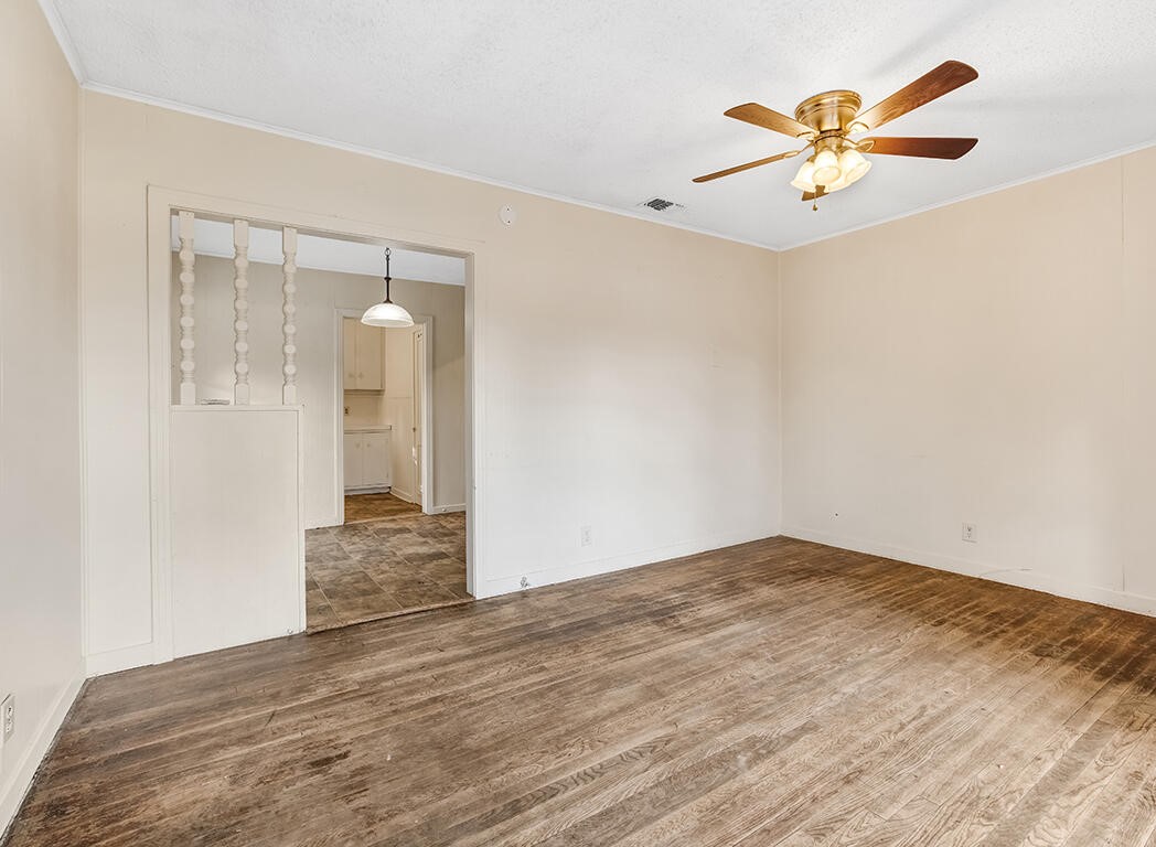 849 Singapore Drive Wake Village TX 75501