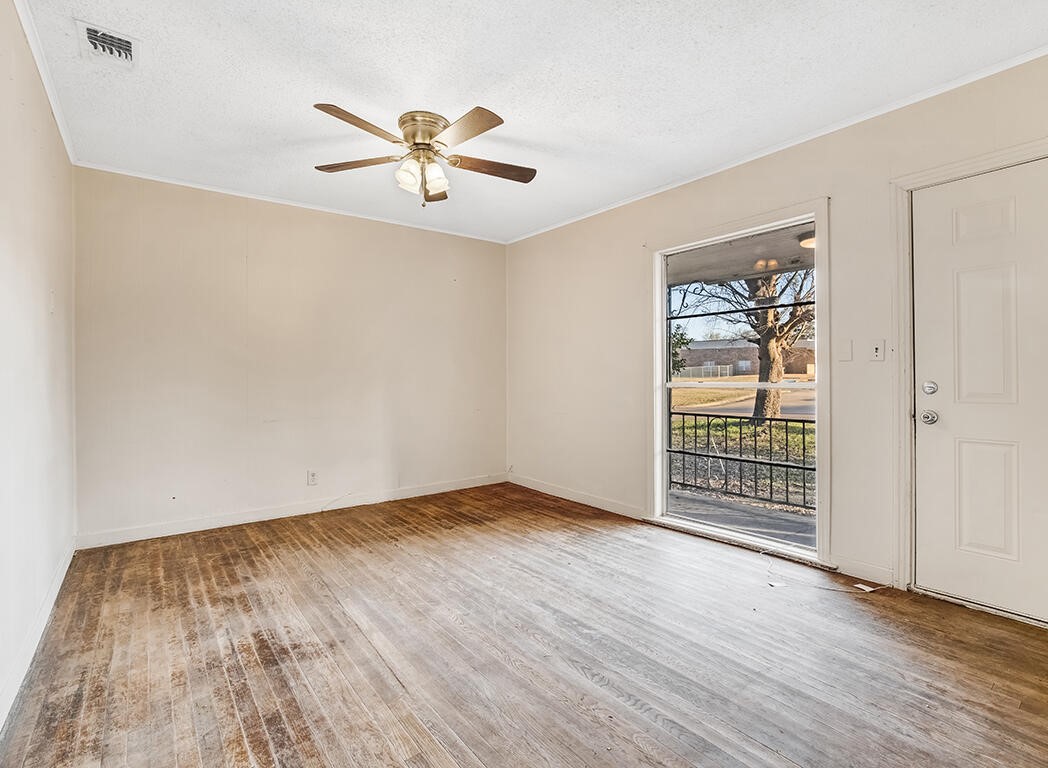 849 Singapore Drive Wake Village TX 75501