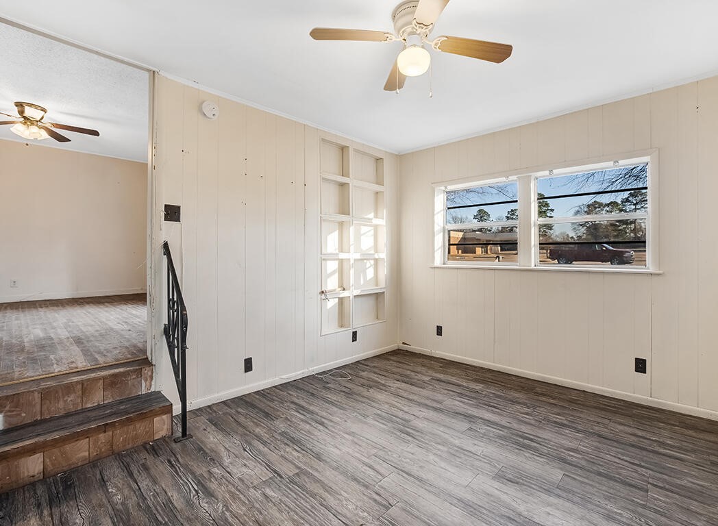 849 Singapore Drive Wake Village TX 75501
