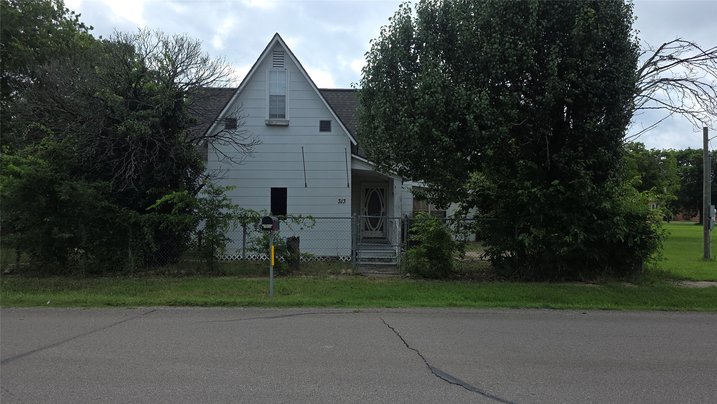 313 N Pearl Street Trenton TX 75490