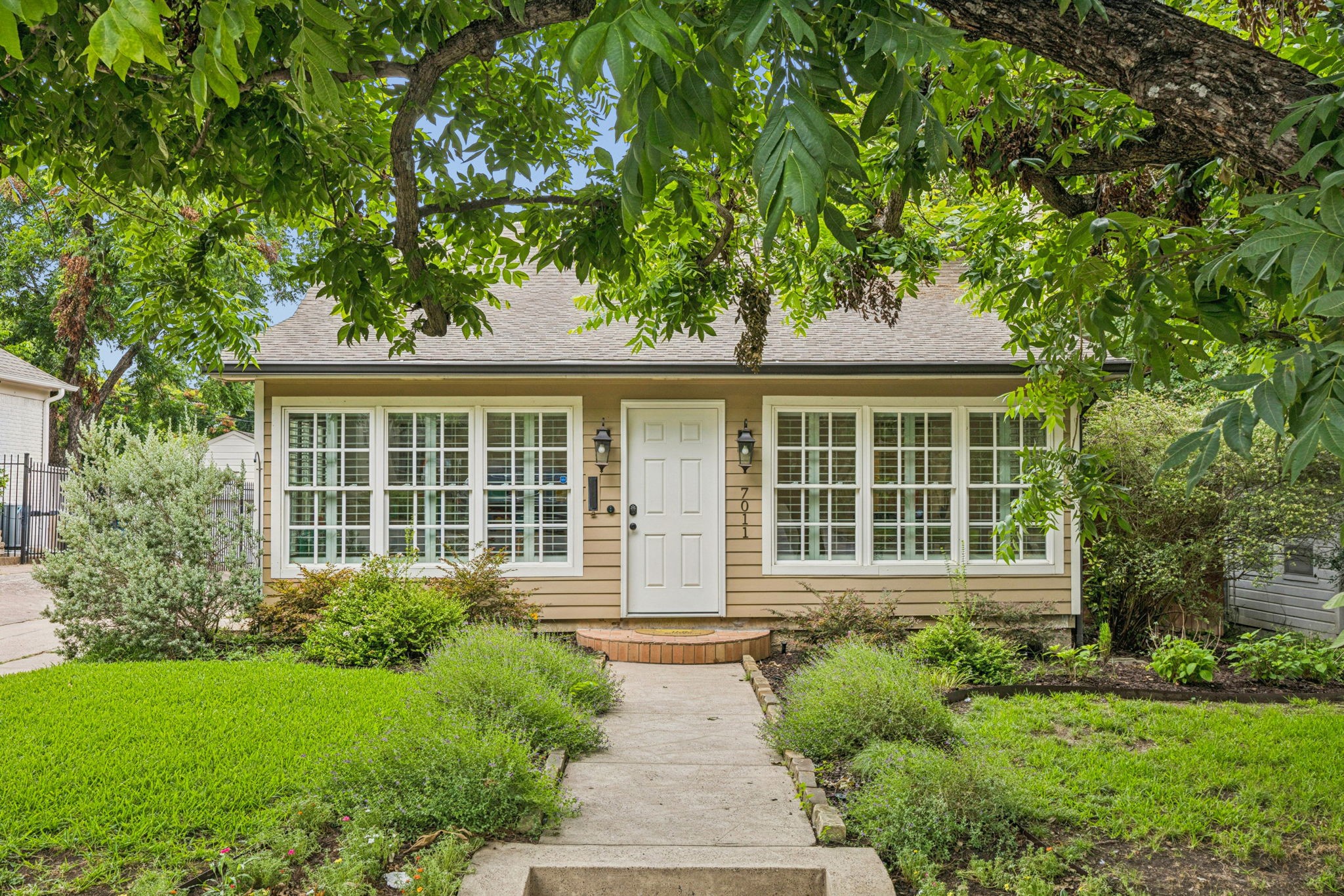 7011 Lindsley Avenue Dallas TX 75223