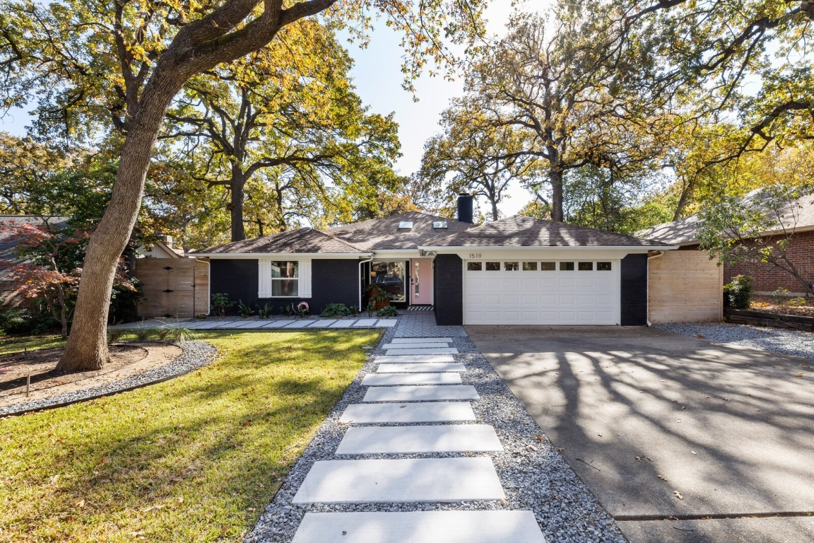 1519 Country Forest Court Grapevine TX 76051