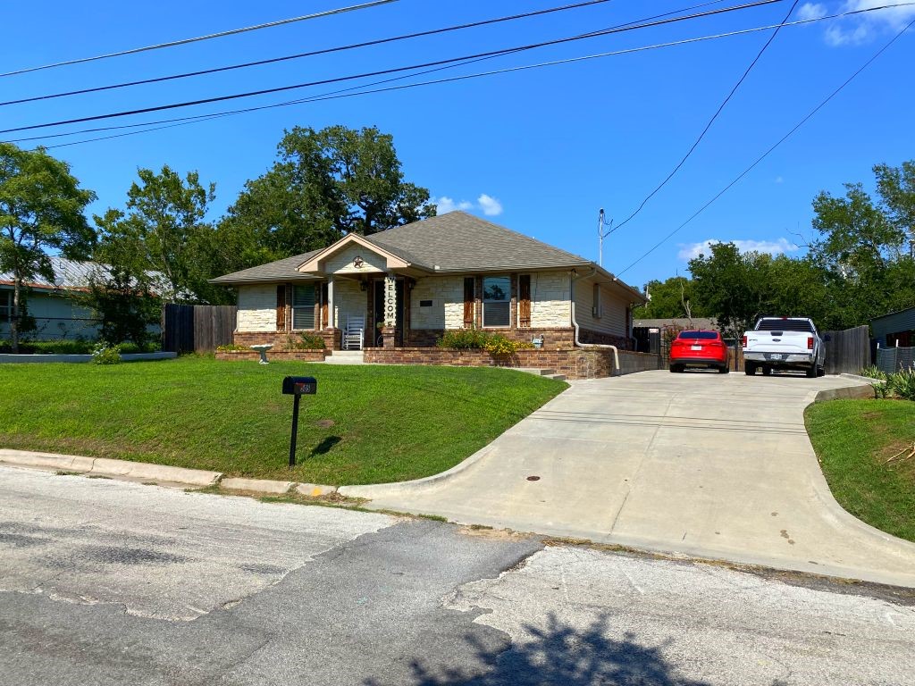 505 W Nelson Street Bowie TX 76230