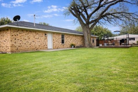 401 Allison Avenue Groesbeck TX 76642